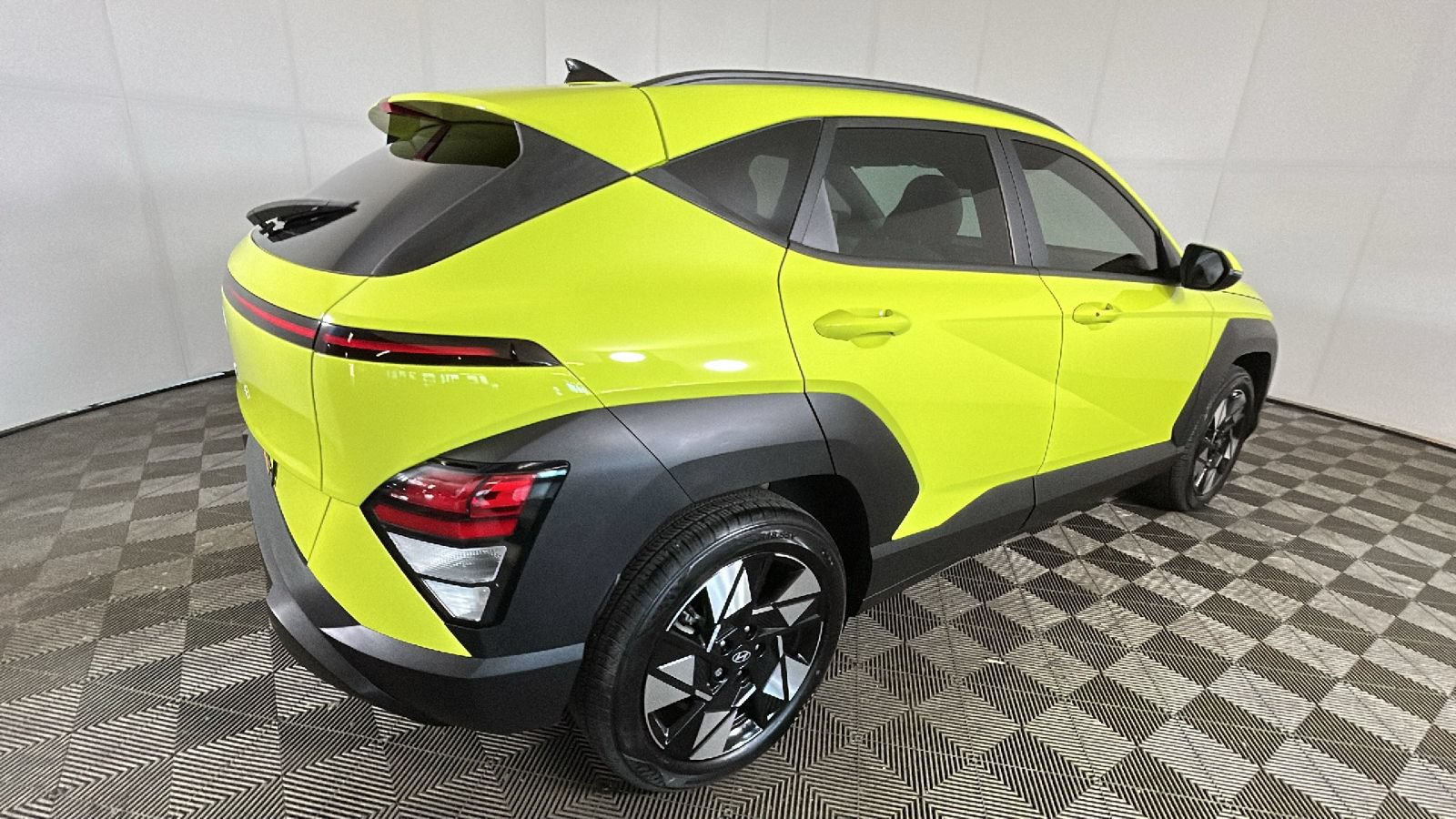 Used 2024 Hyundai Kona SEL FWD image 3