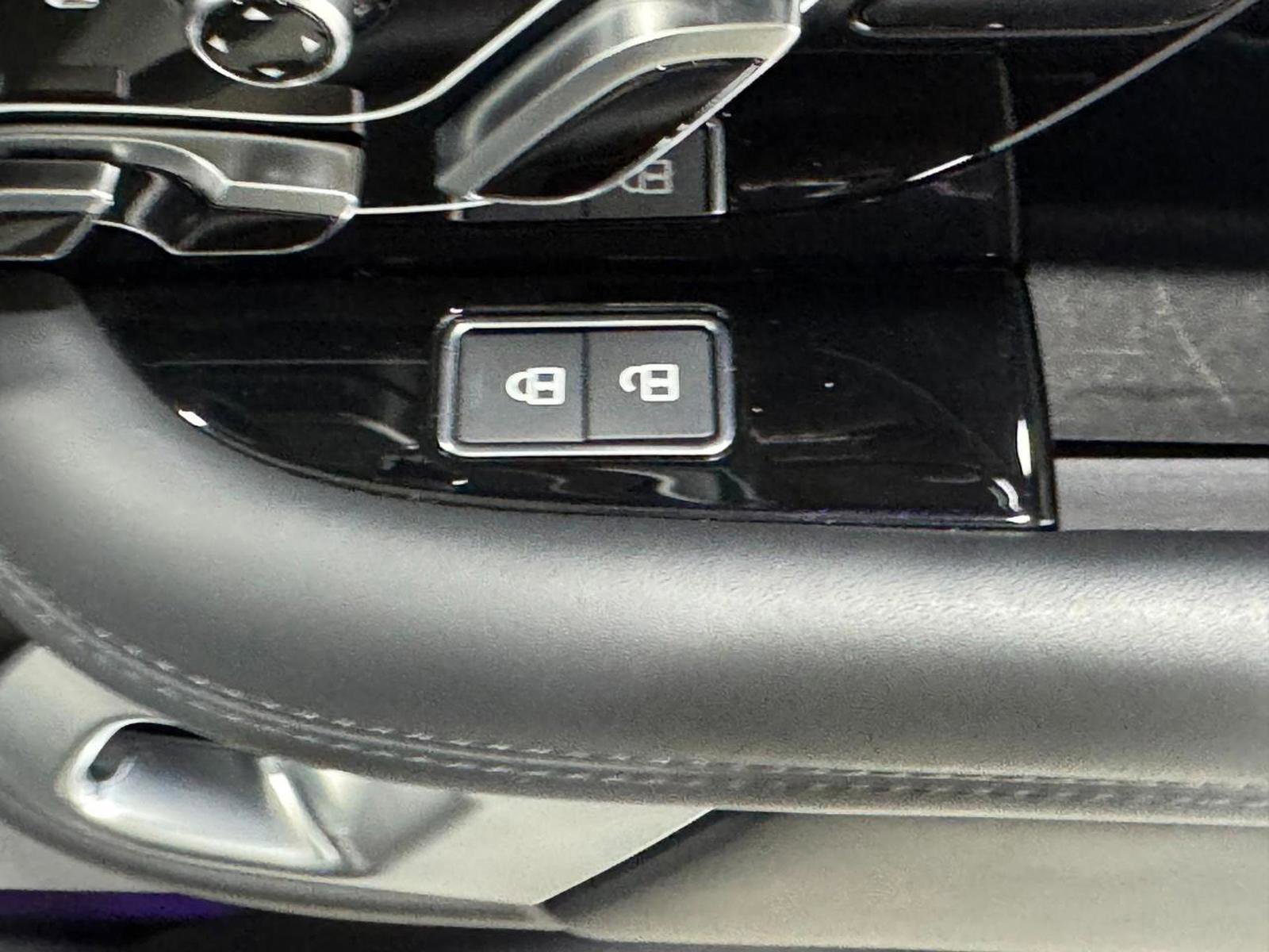 Used 2021 Land Rover Range Rover P525 Westminster Edition image 23