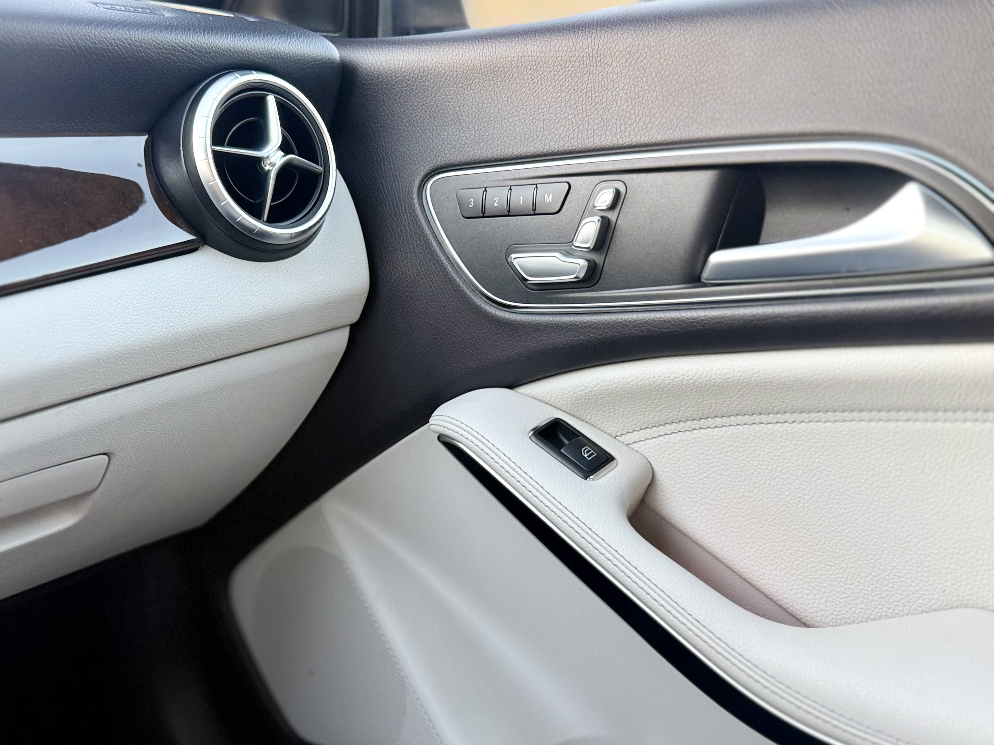 Used 2018 Mercedes-Benz CLA 250 image 38