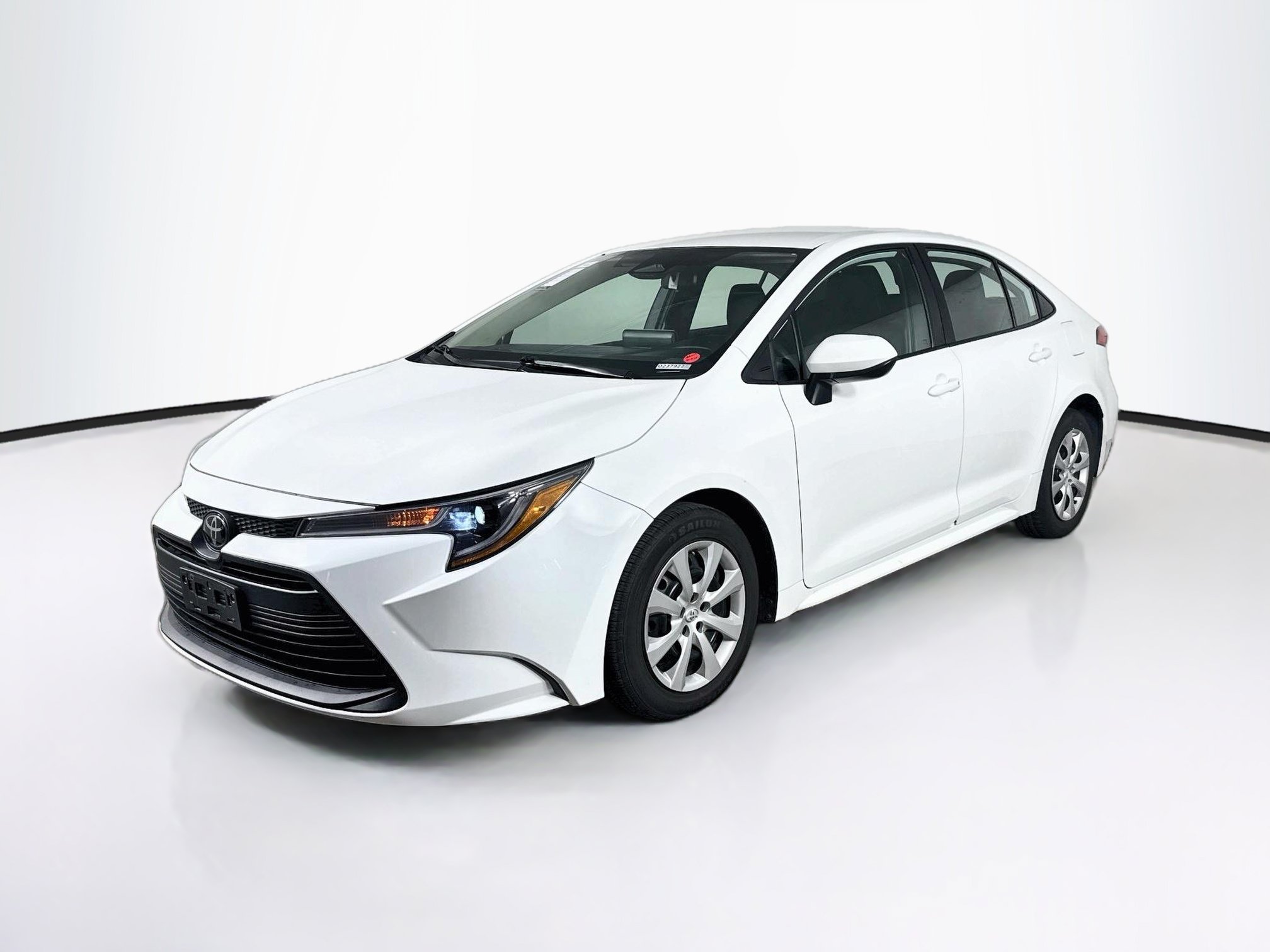 Used 2025 Toyota Corolla LE FWD image 4