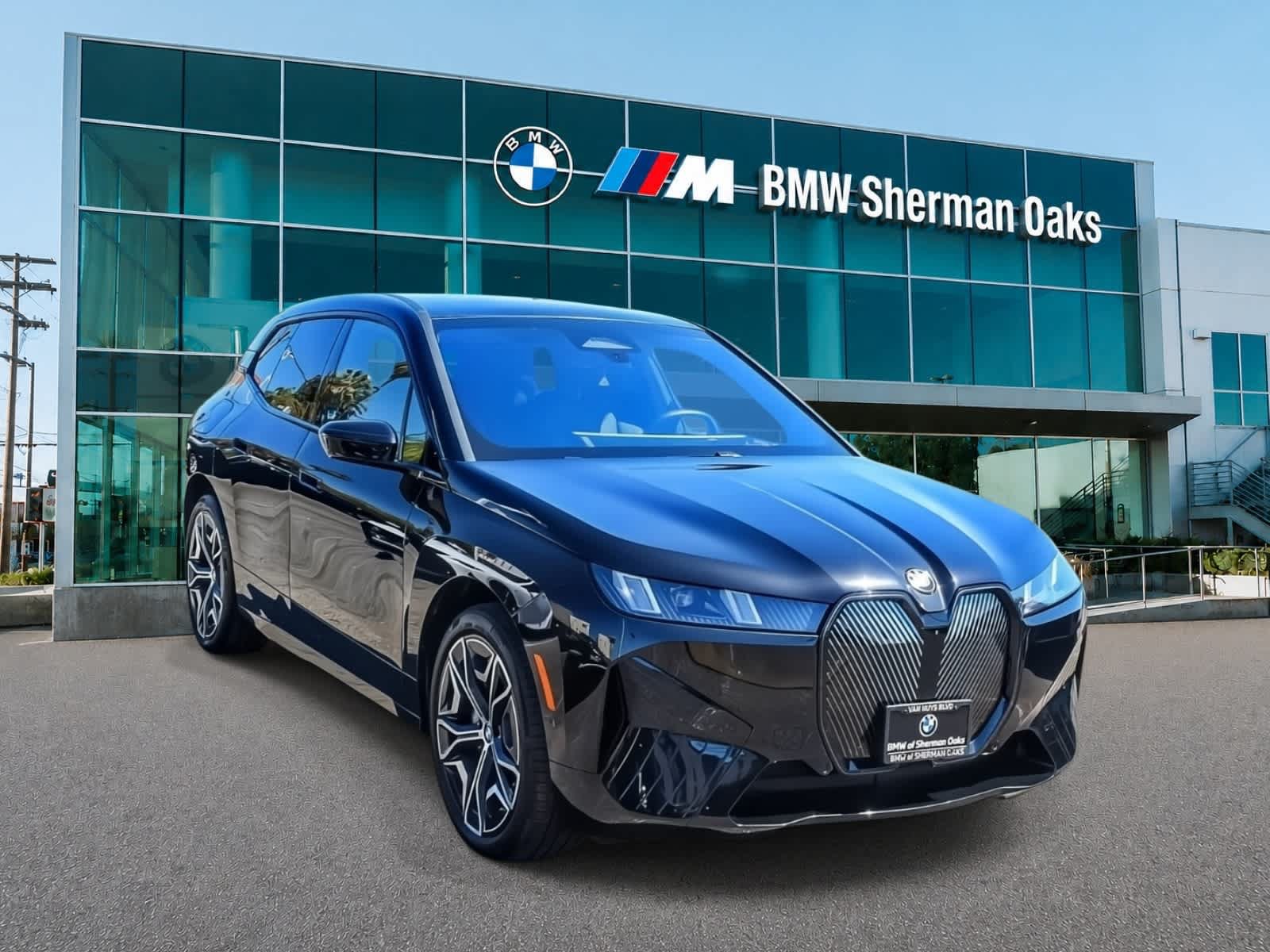 Used 2026 BMW iX xDrive60 w/ Premium Package AWD/4WD image 3