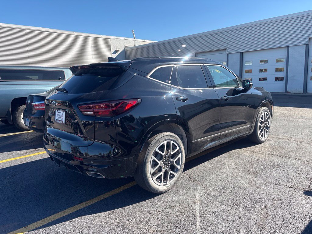 Used 2025 Chevrolet Blazer RS w/ LPO, Floor Liner Package FWD image 2