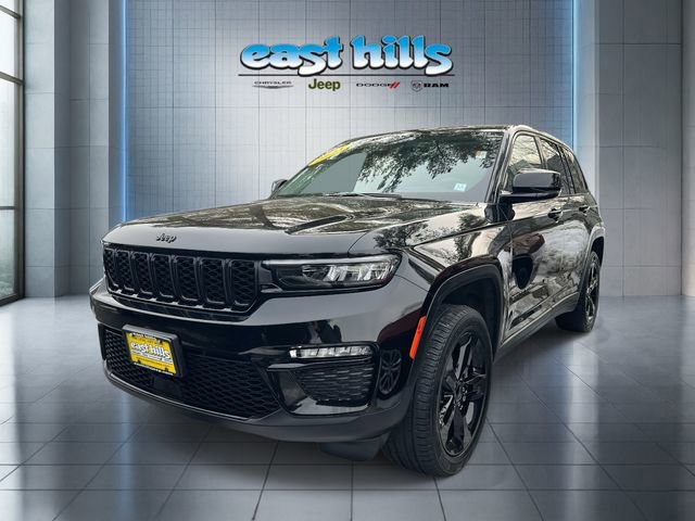 Certified 2023 Jeep Grand Cherokee Limited w/ Black Appearance Package image 3
