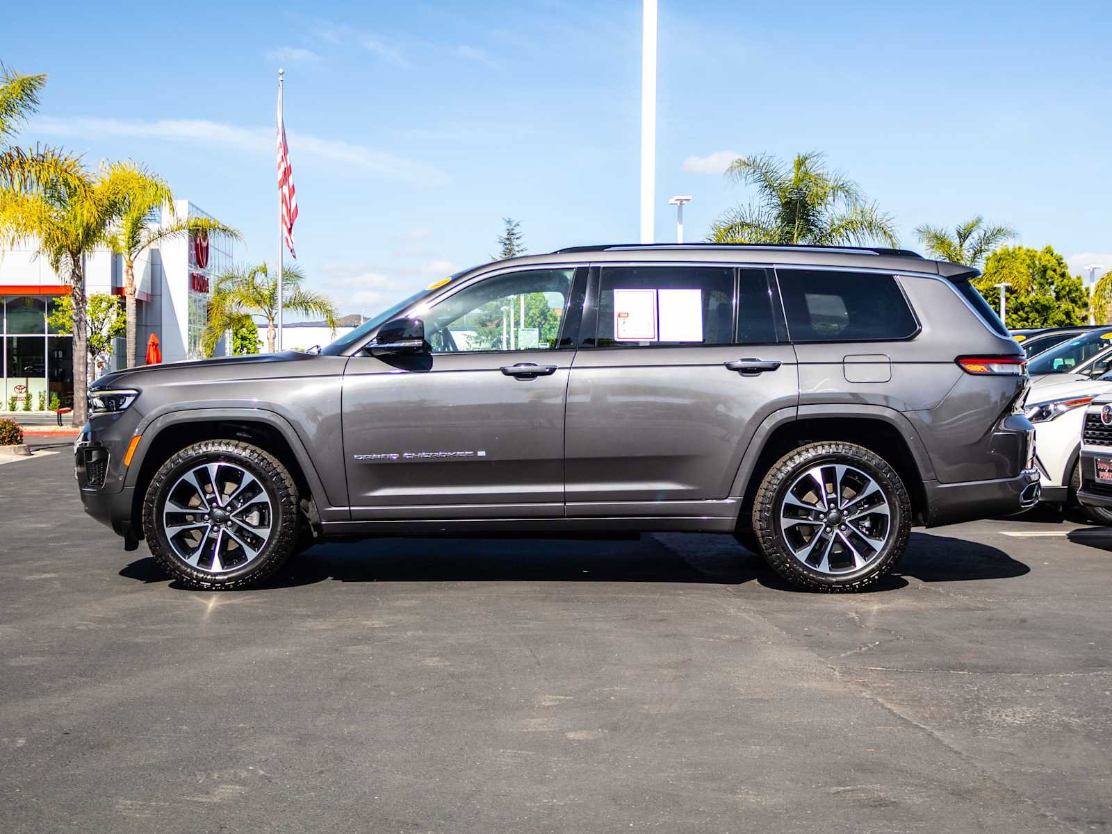 Used 2022 Jeep Grand Cherokee L Overland w/ Luxury Tech Group IV RWD image 6