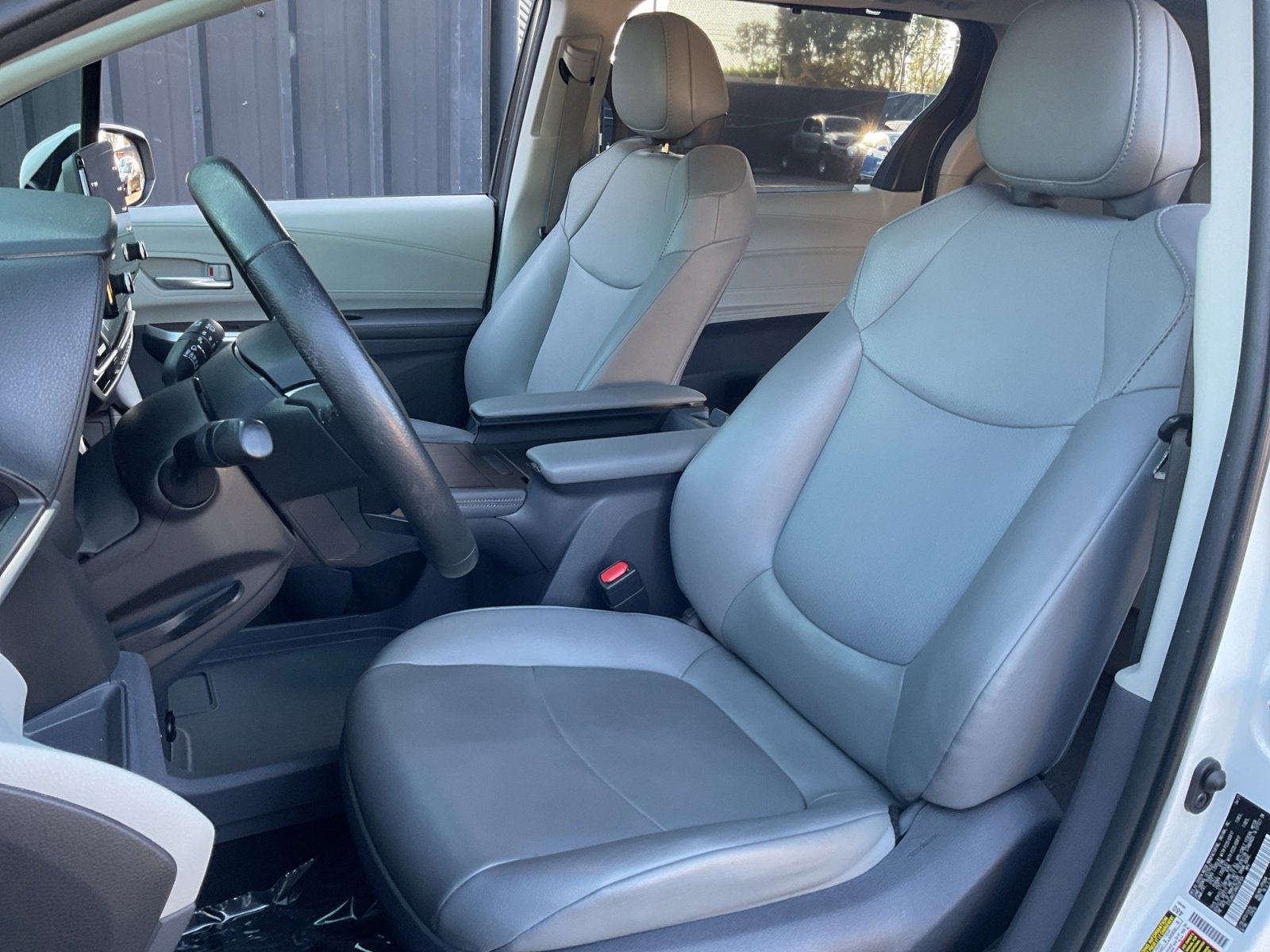 Used 2021 Toyota Sienna XLE w/ XLE Plus Package image 18