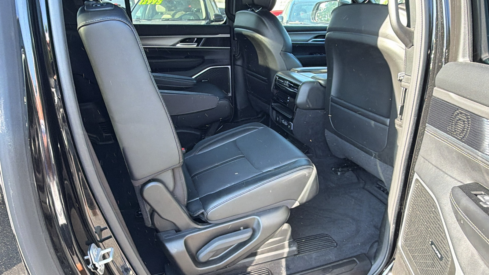 Certified 2024 Jeep Wagoneer L Series II AWD/4WD image 23