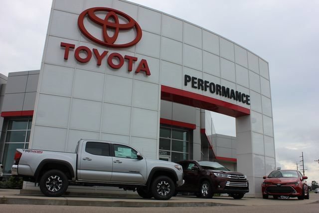 Used 2017 Toyota Tacoma TRD Sport AWD/4WD image 2
