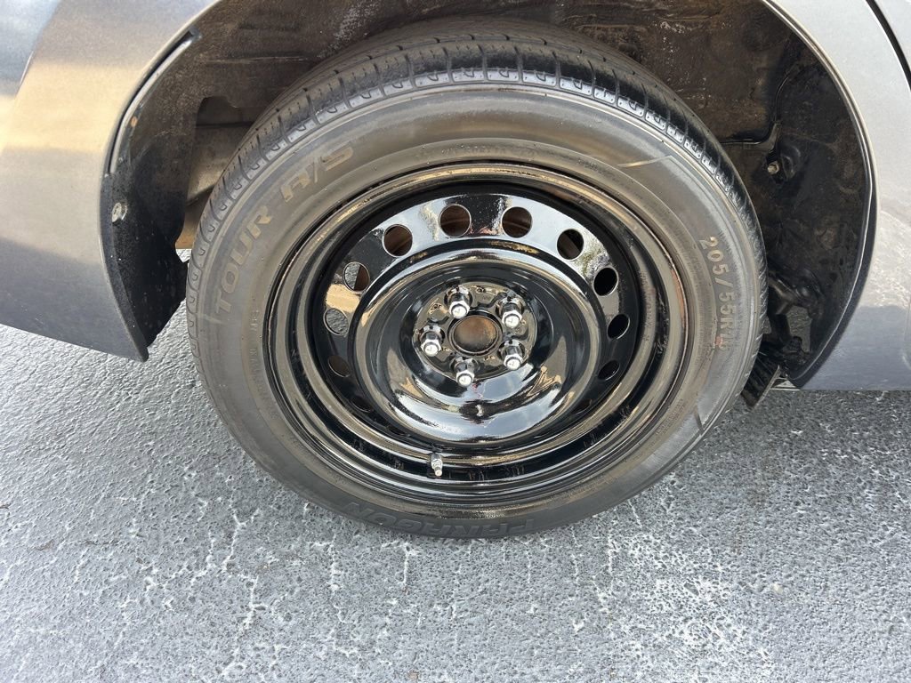 Used 2015 Toyota Corolla LE FWD image 21