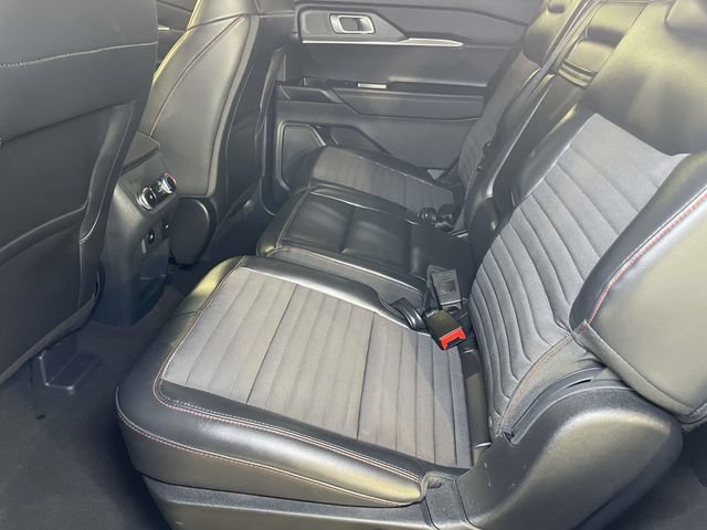 Used 2025 Ford Explorer ST-Line w/ ST-Line Street Pack AWD/4WD image 20