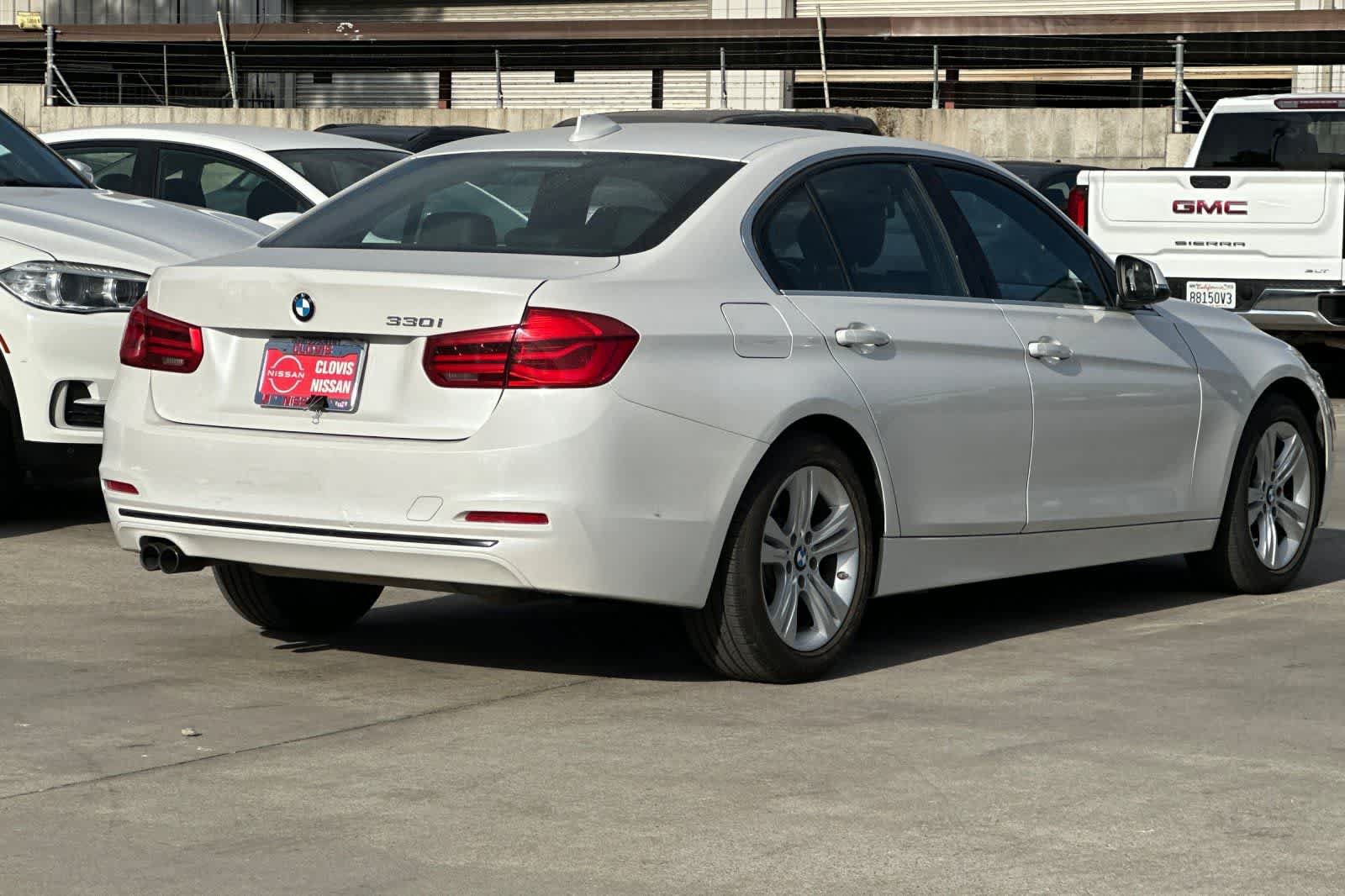 Used 2017 BMW 330i Sedan RWD image 3