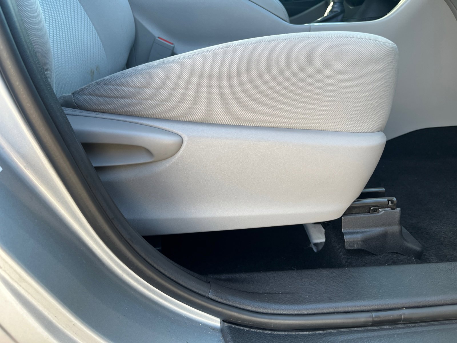 Used 2019 Toyota Highlander LE FWD image 30
