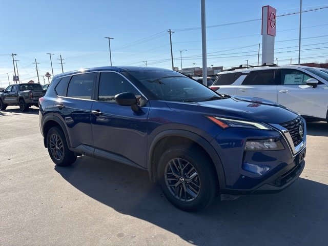 Used 2021 Nissan Rogue S image 2