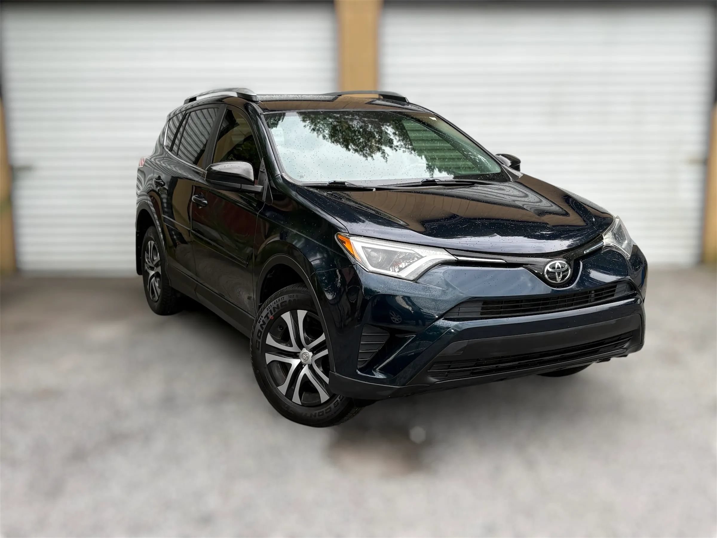 Used 2017 Toyota RAV4 LE FWD image 2