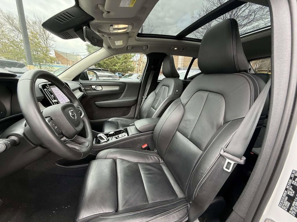 Used 2023 Volvo XC40 B5 Plus w/ Driver Assist Package image 2