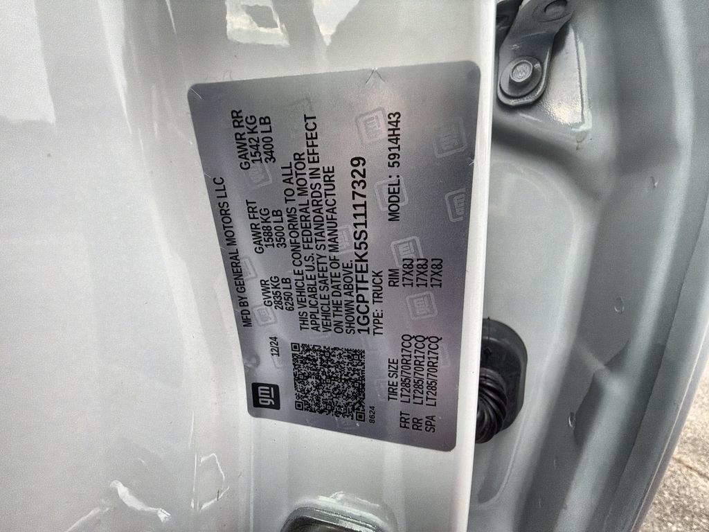 Used 2025 Chevrolet Colorado ZR2 w/ Technology Package AWD/4WD image 35