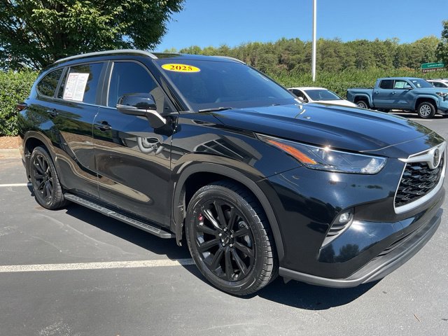 Used 2025 Toyota Highlander XLE FWD image 5