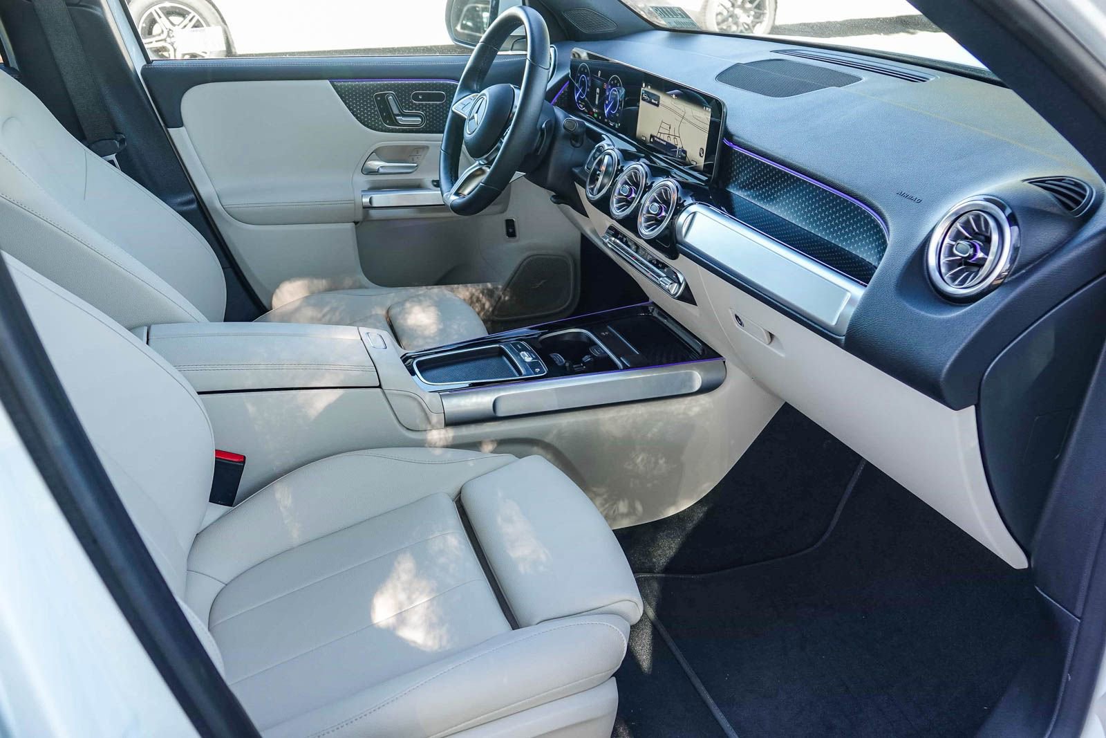 Used 2024 Mercedes-Benz EQB 350 4MATIC SUV image 16