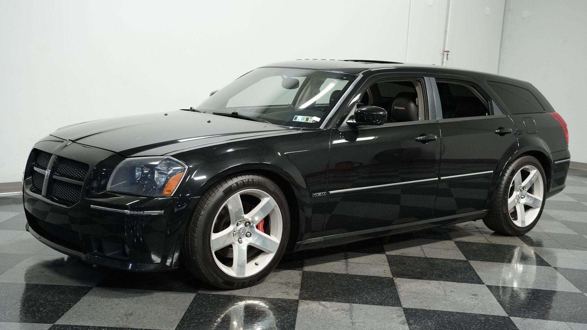 Used 2006 Dodge Magnum SRT8 w/ SRT Option Group III image 6