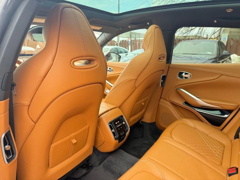 Used 2021 Aston Martin DBX image 16