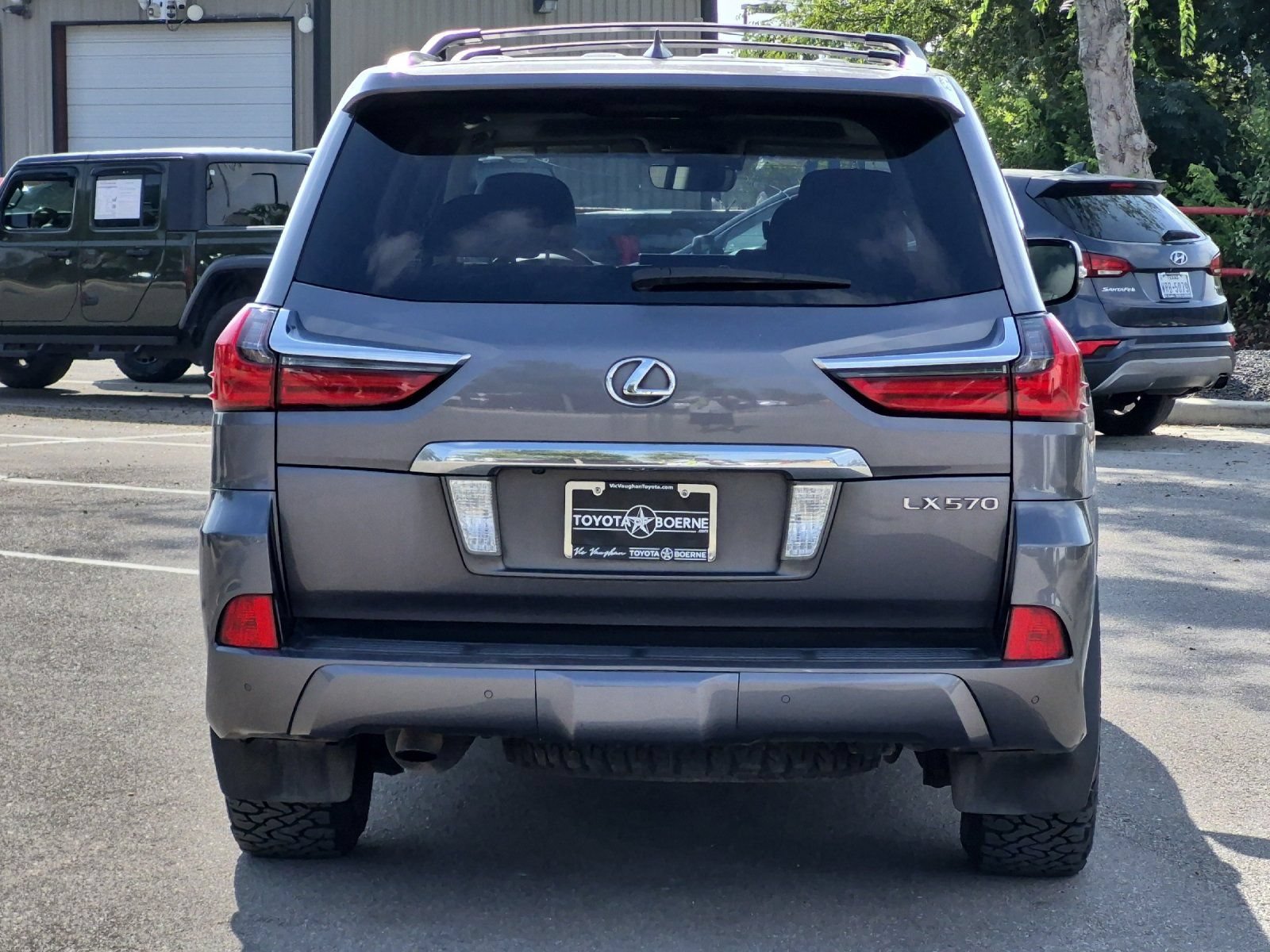 Used 2016 Lexus LX 570 4WD w/ Luxury Package image 4