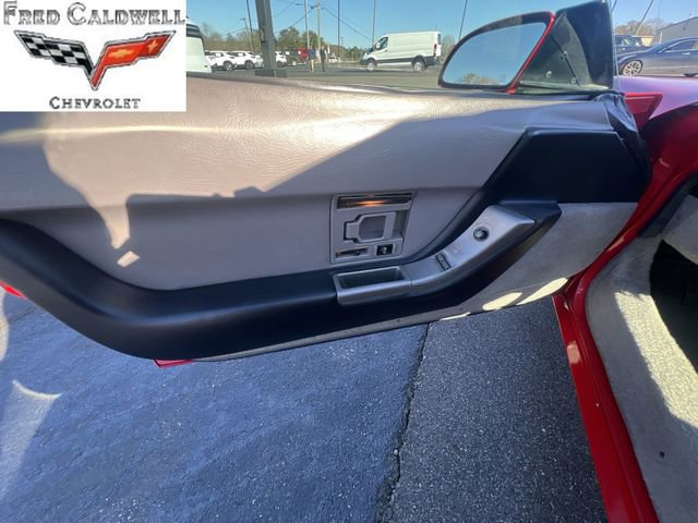 Used 1991 Chevrolet Corvette Convertible RWD image 18