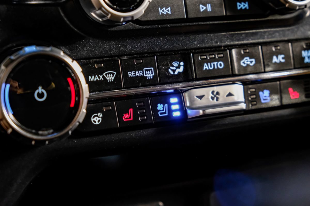 Used 2024 Ford F250 Lariat w/ Sport Appearance Package AWD/4WD image 25