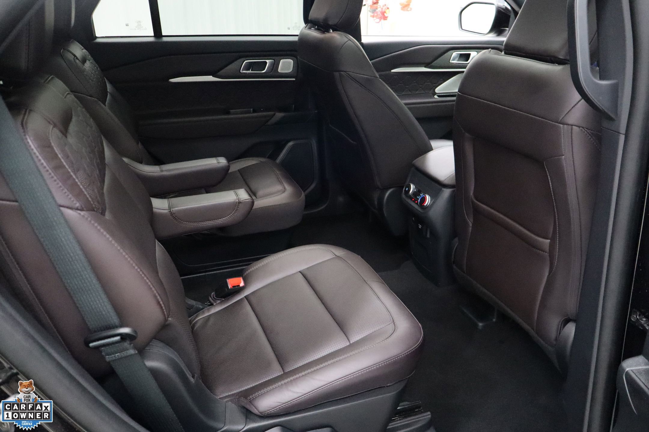 Certified 2025 Ford Explorer Platinum w/ LUX Leather Package image 30