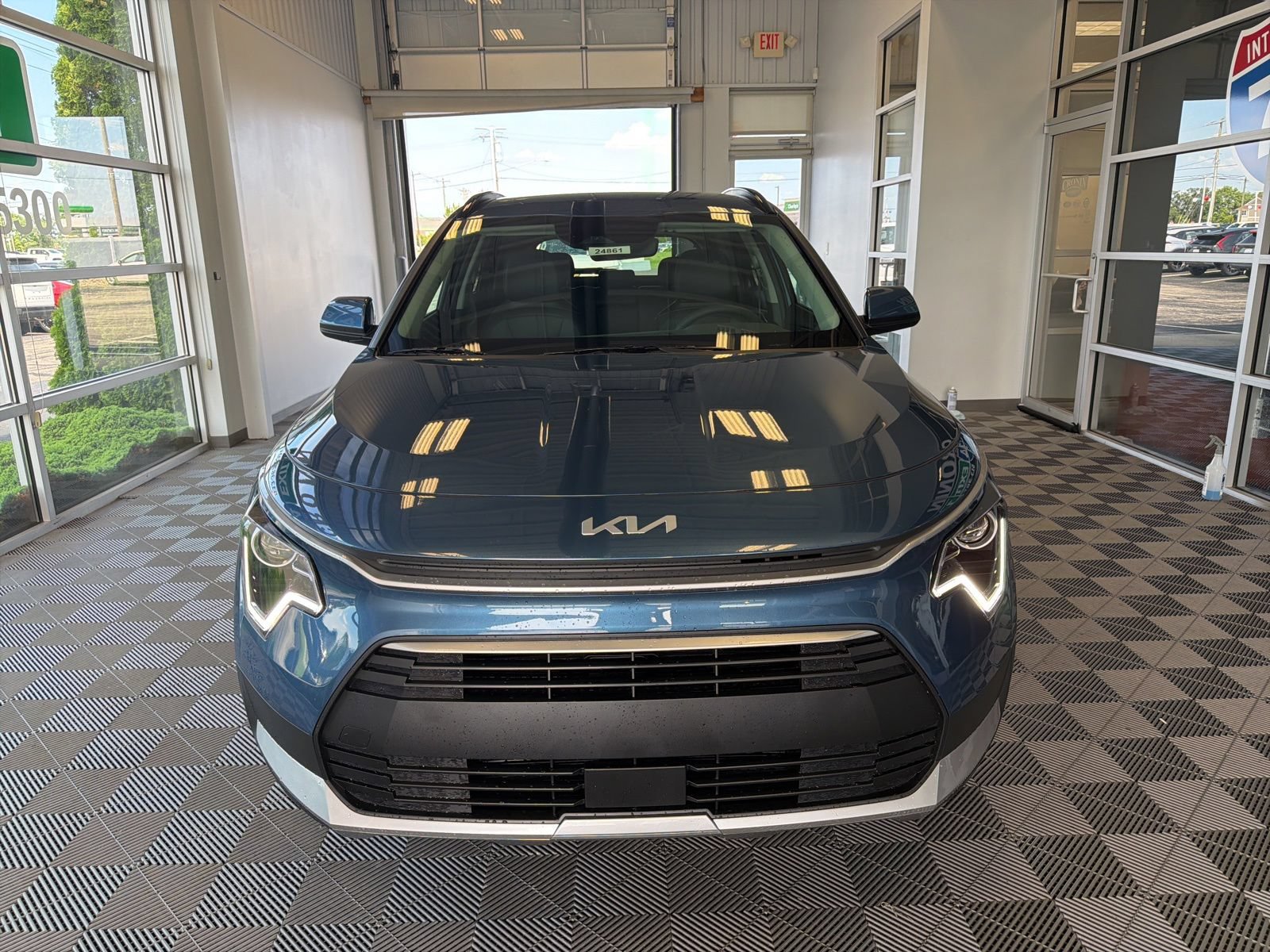New 2026 Kia Niro EX FWD image 2