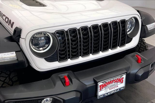 Used 2024 Jeep Wrangler Unlimited Rubicon AWD/4WD image 31