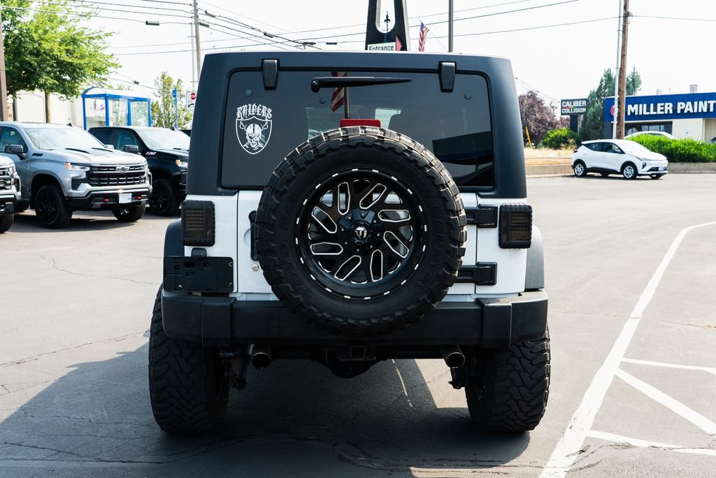 Used 2016 Jeep Wrangler Unlimited Rubicon w/ Connectivity Group AWD/4WD image 4