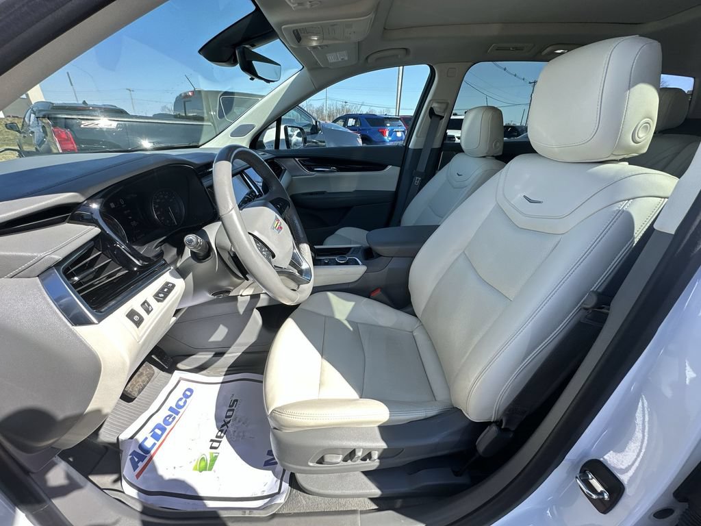Used 2024 Cadillac XT6 Premium Luxury w/ Technology Package AWD/4WD image 11