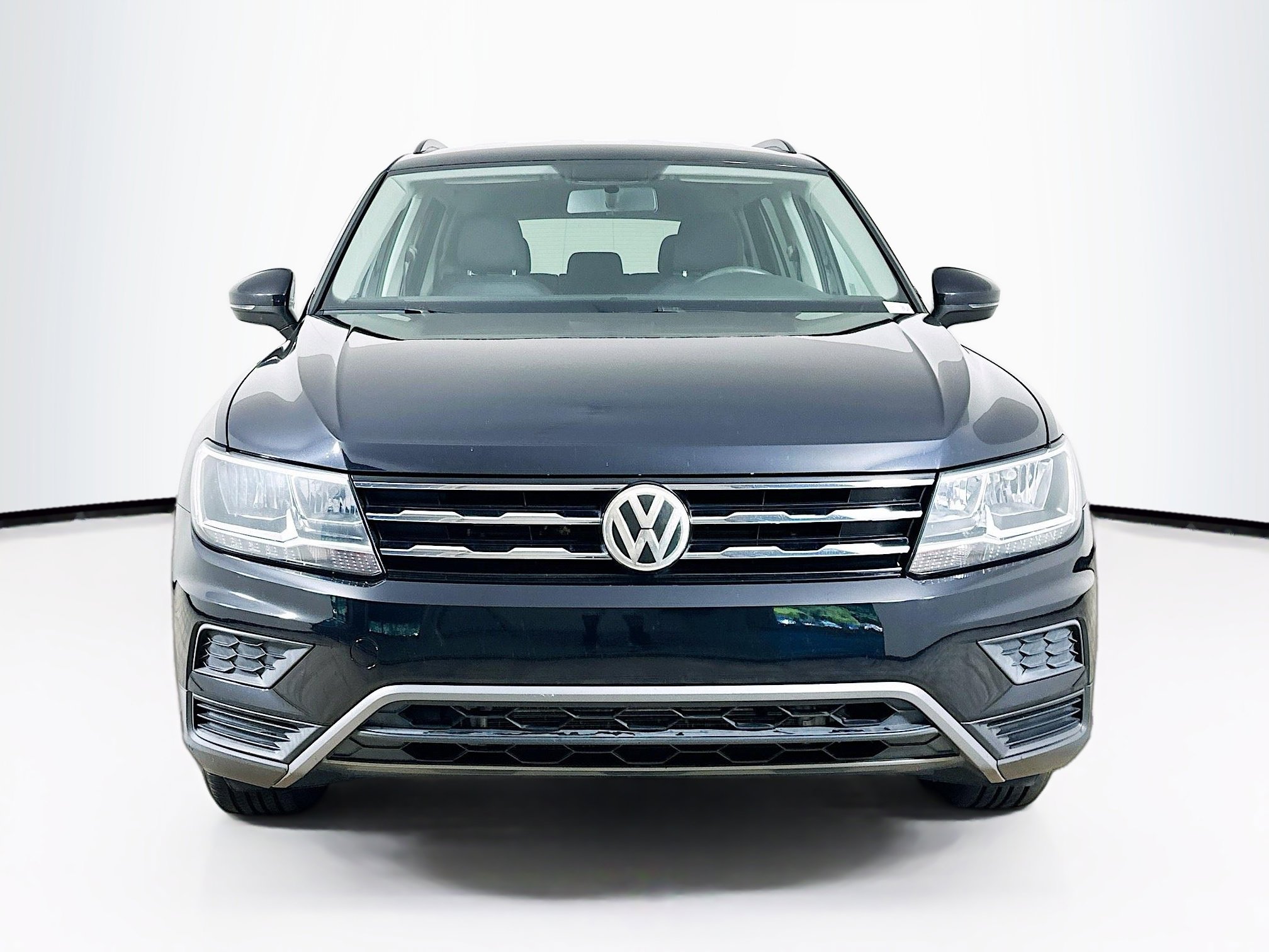 Used 2019 Volkswagen Tiguan S w/ Driver Assistance Package FWD image 2