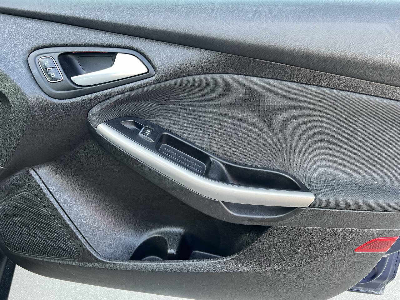 Used 2017 Ford Focus Titanium FWD image 30