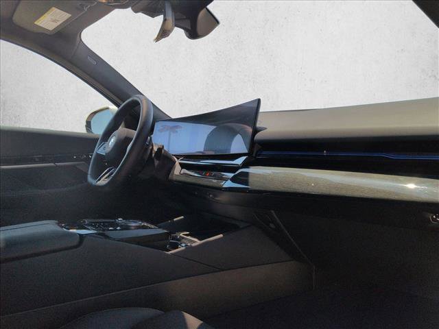 Used 2026 BMW 530i xDrive AWD/4WD image 23