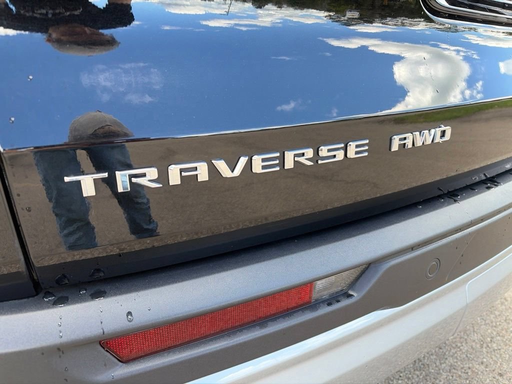 Used 2025 Chevrolet Traverse LT w/ Driver Confidence Package AWD/4WD image 17
