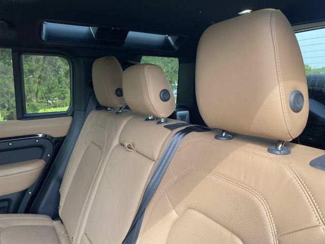 Used 2025 Land Rover Defender 110 X-Dynamic SE AWD/4WD image 14