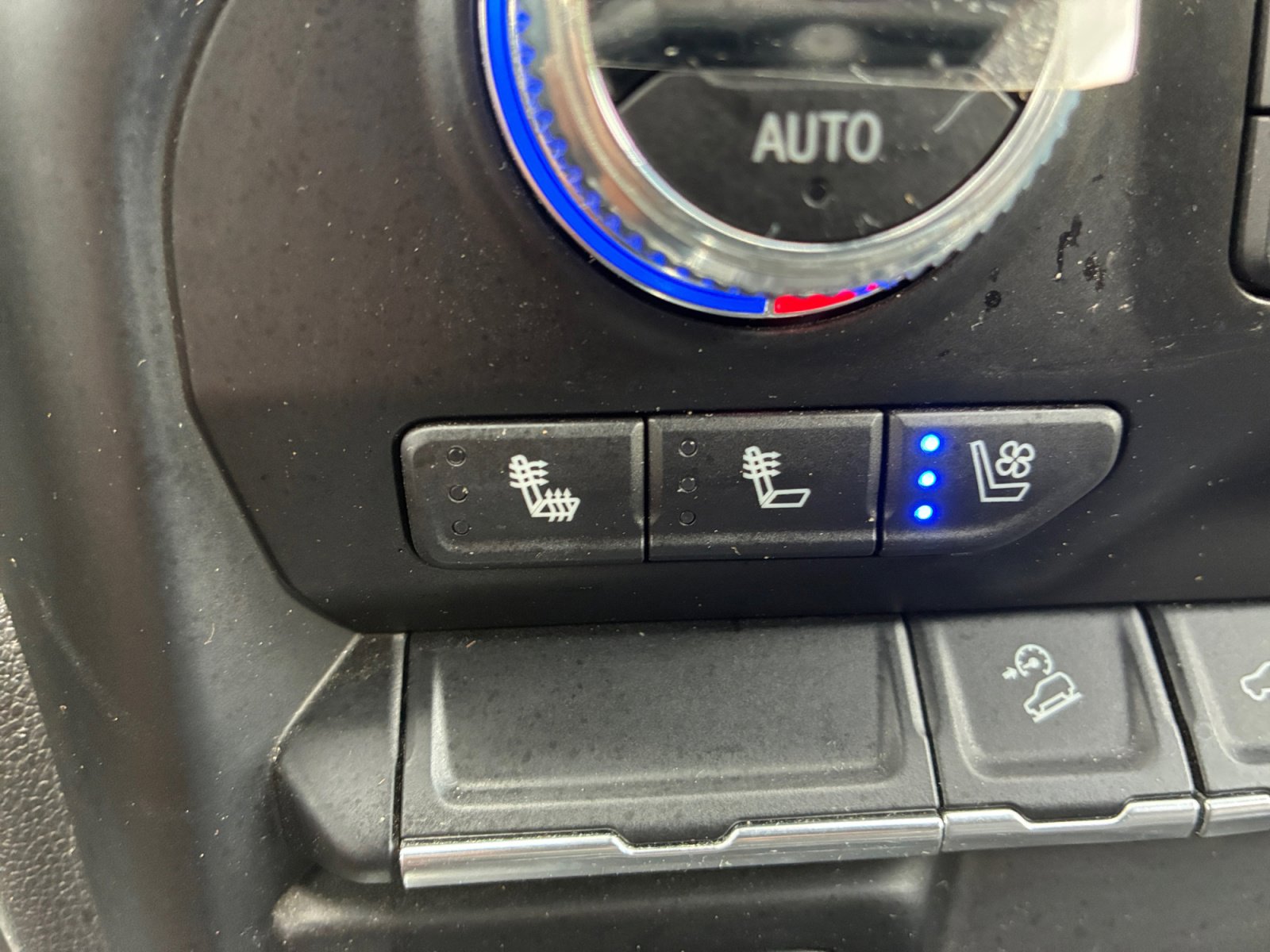 Used 2022 GMC Sierra 1500 AT4 w/ AT4 Preferred Package AWD/4WD image 26