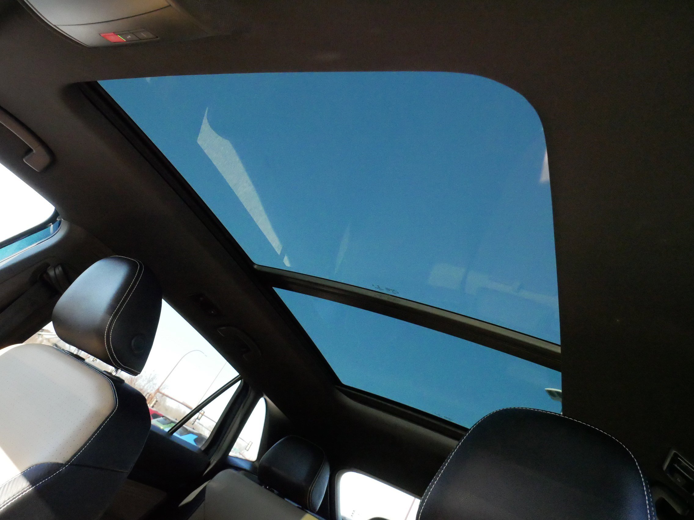 Certified 2021 Volkswagen Atlas Cross Sport SE w/ Panoramic Sunroof Package image 31