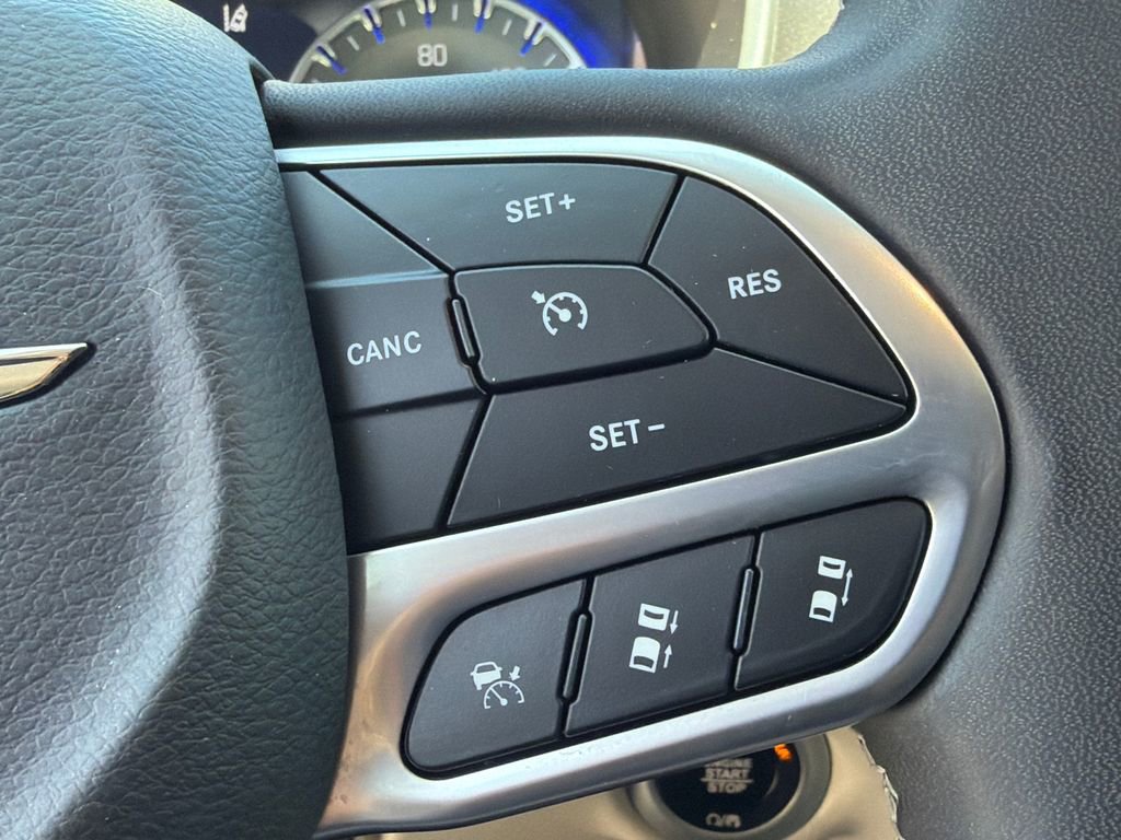 Used 2023 Chrysler Pacifica Touring-L FWD image 25