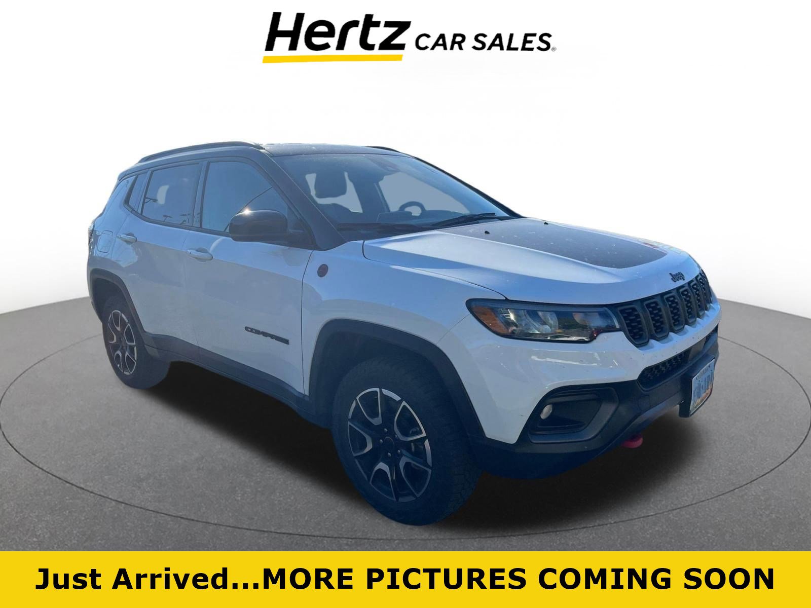 Used 2025 Jeep Compass Trailhawk AWD/4WD image 1