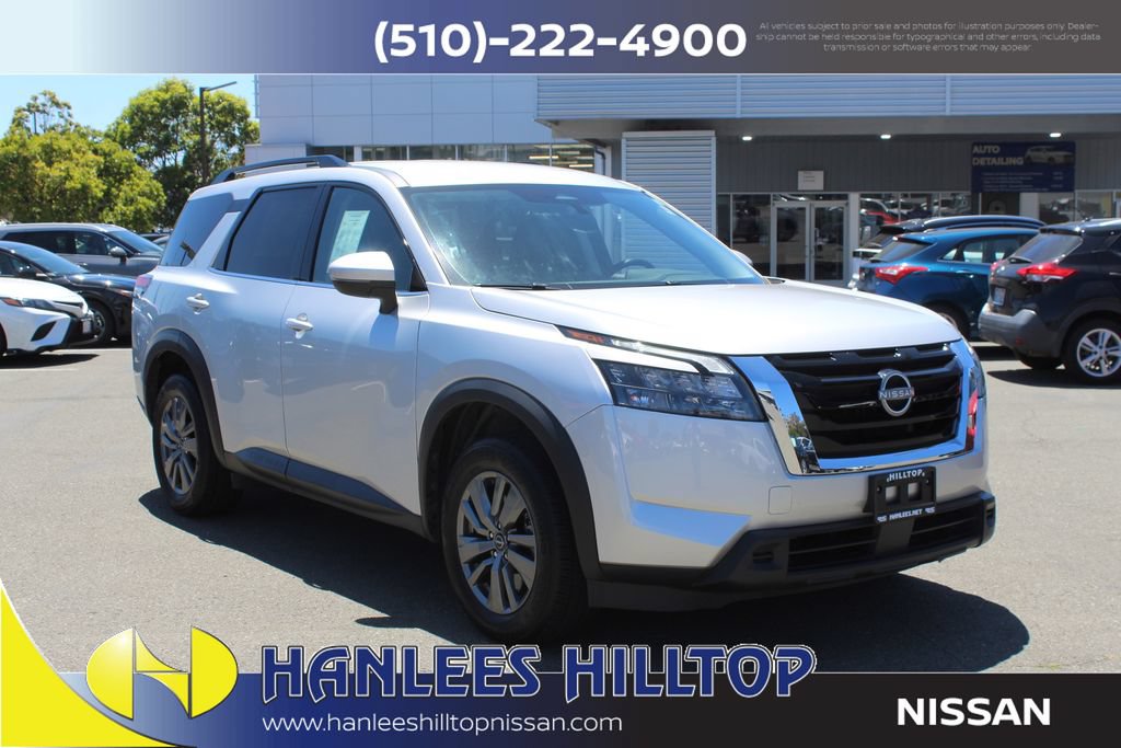 Used 2025 Nissan Pathfinder SV FWD image 5