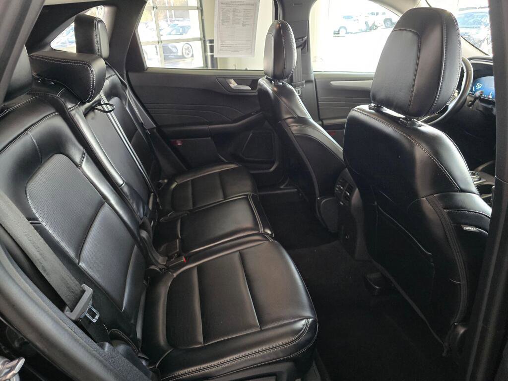 Used 2024 Ford Escape Platinum AWD/4WD image 40