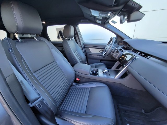 Used 2025 Land Rover Discovery Sport Dynamic SE image 19