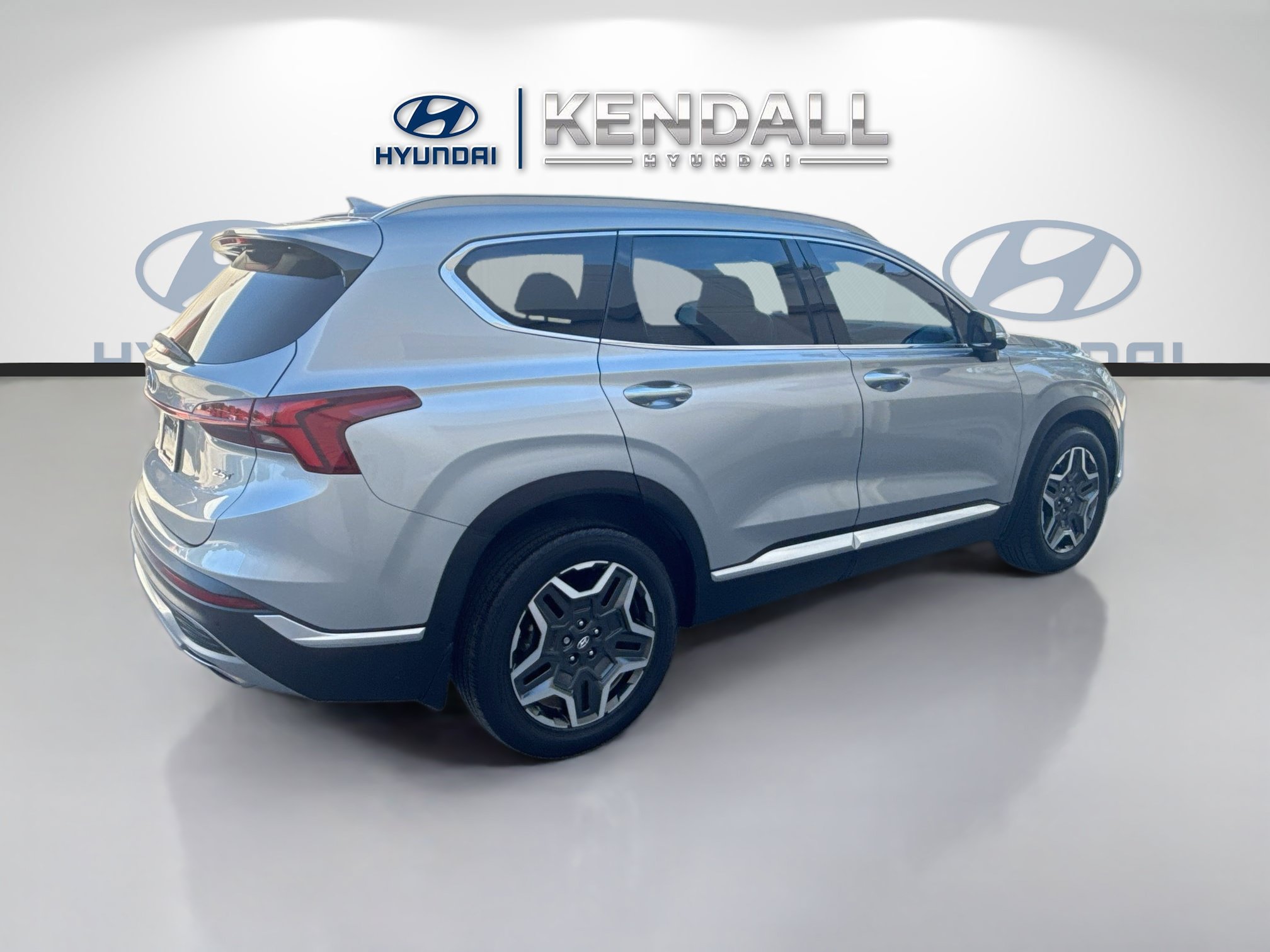 Used 2023 Hyundai Santa Fe Limited w/ Cargo Package FWD image 6