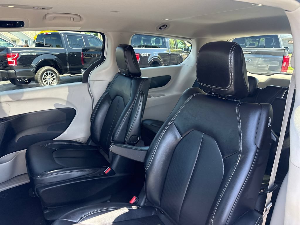 Used 2024 Chrysler Pacifica Limited FWD image 21