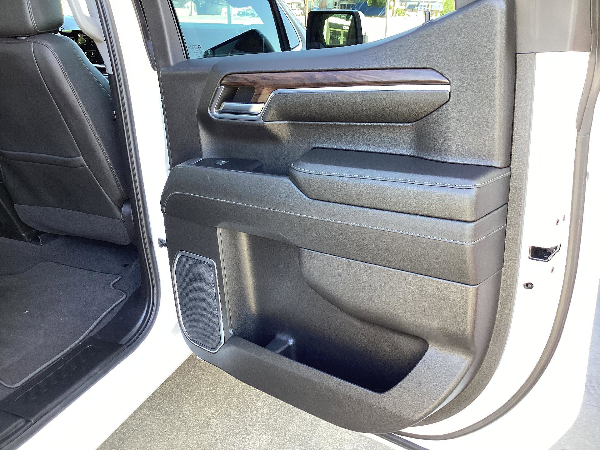 Used 2024 GMC Sierra 1500 SLT AWD/4WD image 15