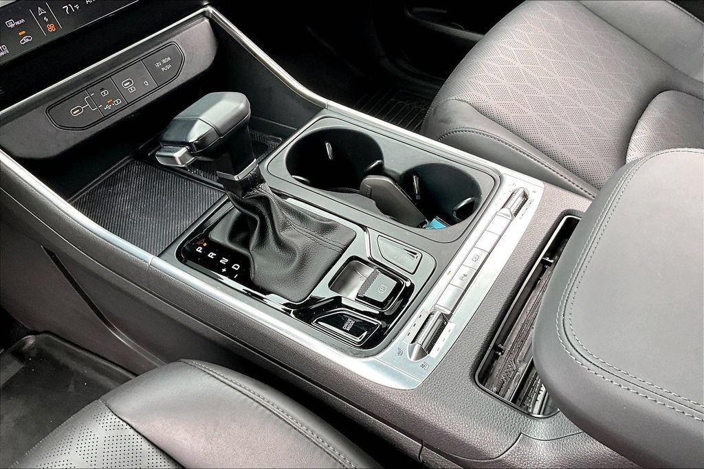 Used 2025 Kia Carnival SX w/ SX Dark Edition Package FWD image 19