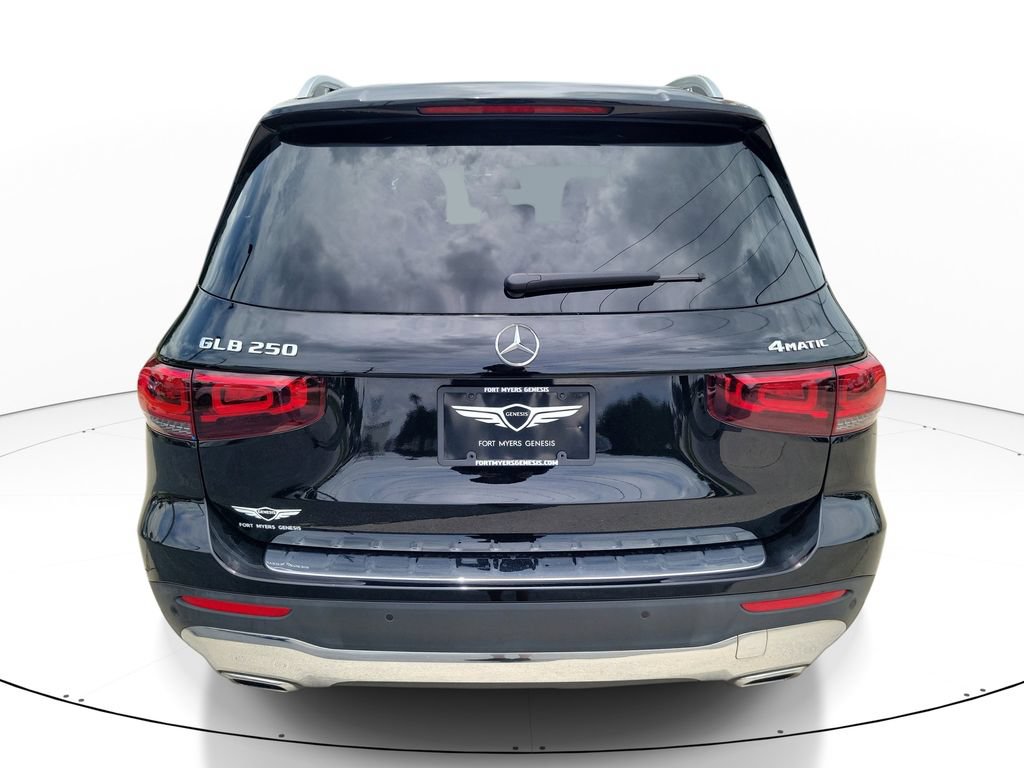 Used 2023 Mercedes-Benz GLB 250 4MATIC image 3