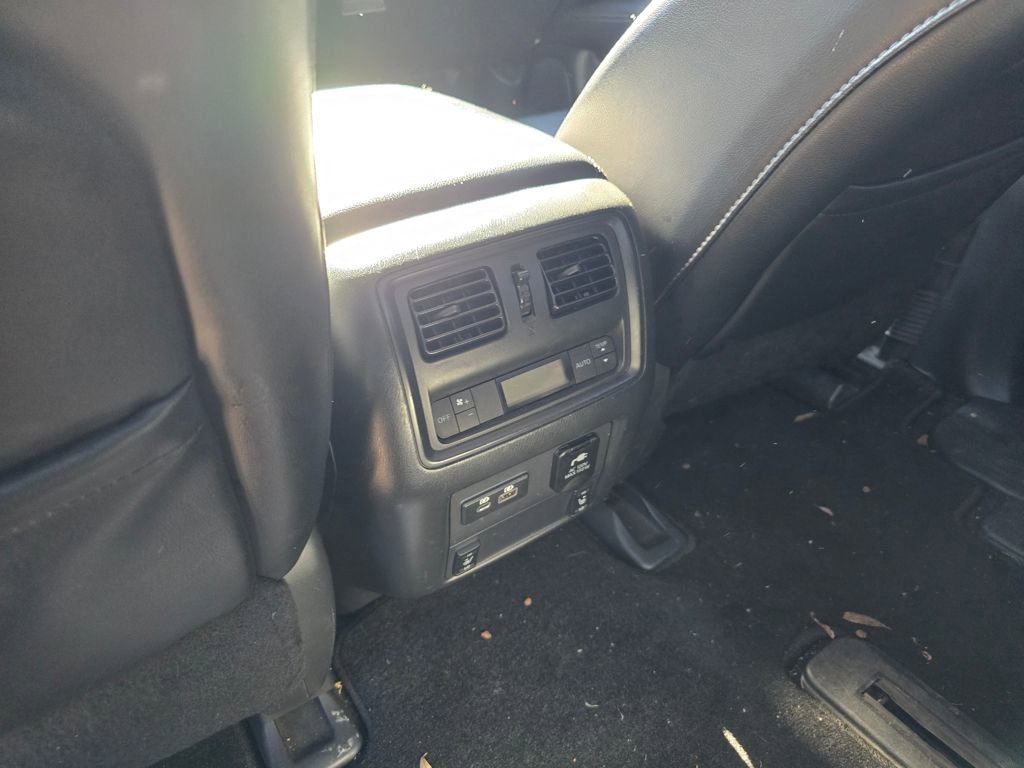 Used 2020 Nissan Pathfinder Platinum image 22