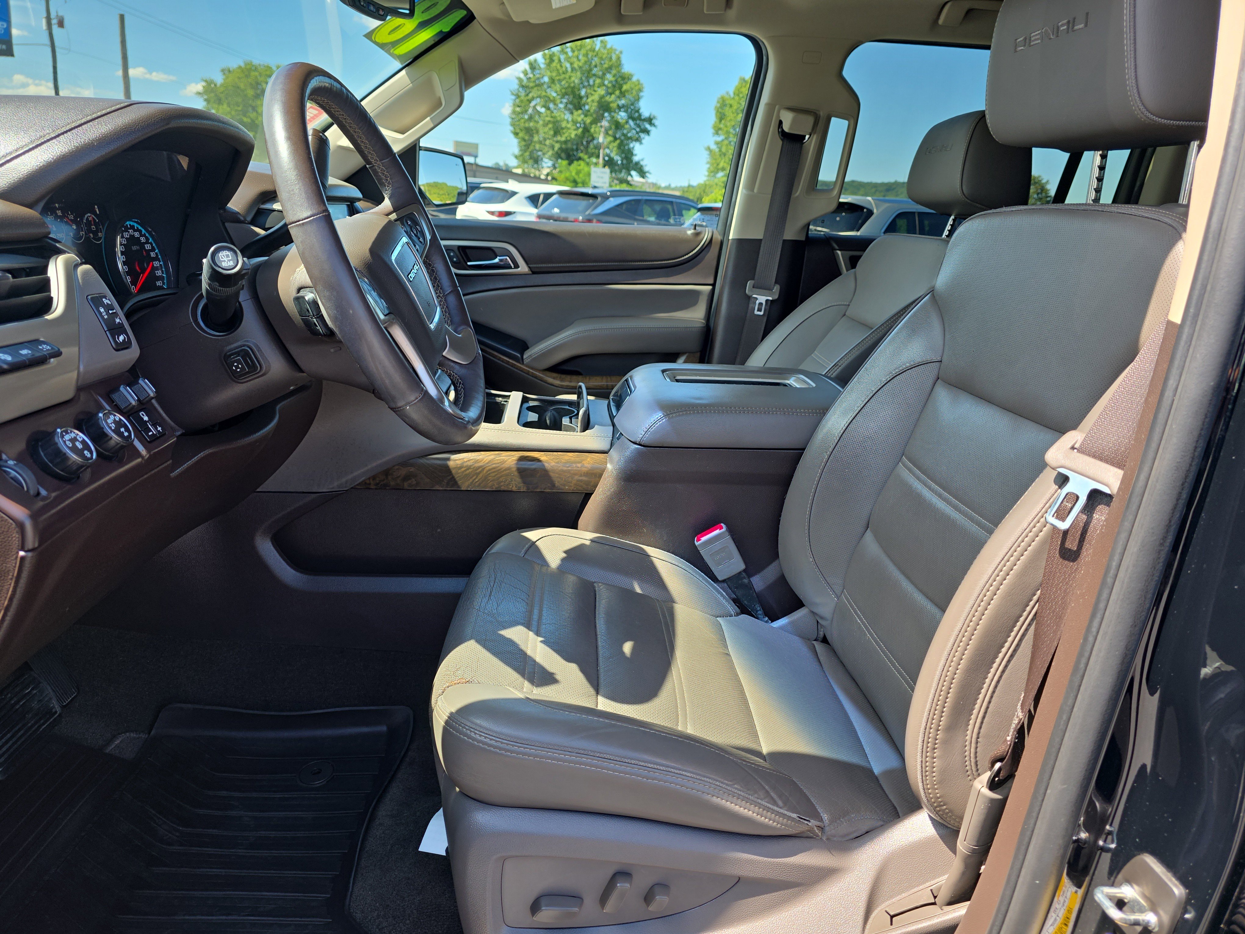 Used 2018 GMC Yukon XL Denali image 12